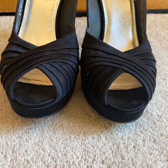 Stuart Weitzman - Picture 7 of 7